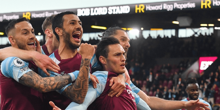 英超半场：勒温梅开二度，恩凯蒂亚造险，利兹联2-0水晶宫（英超半场战报：勒温双响，恩凯蒂亚造险，利兹联2-0领先水晶宫）