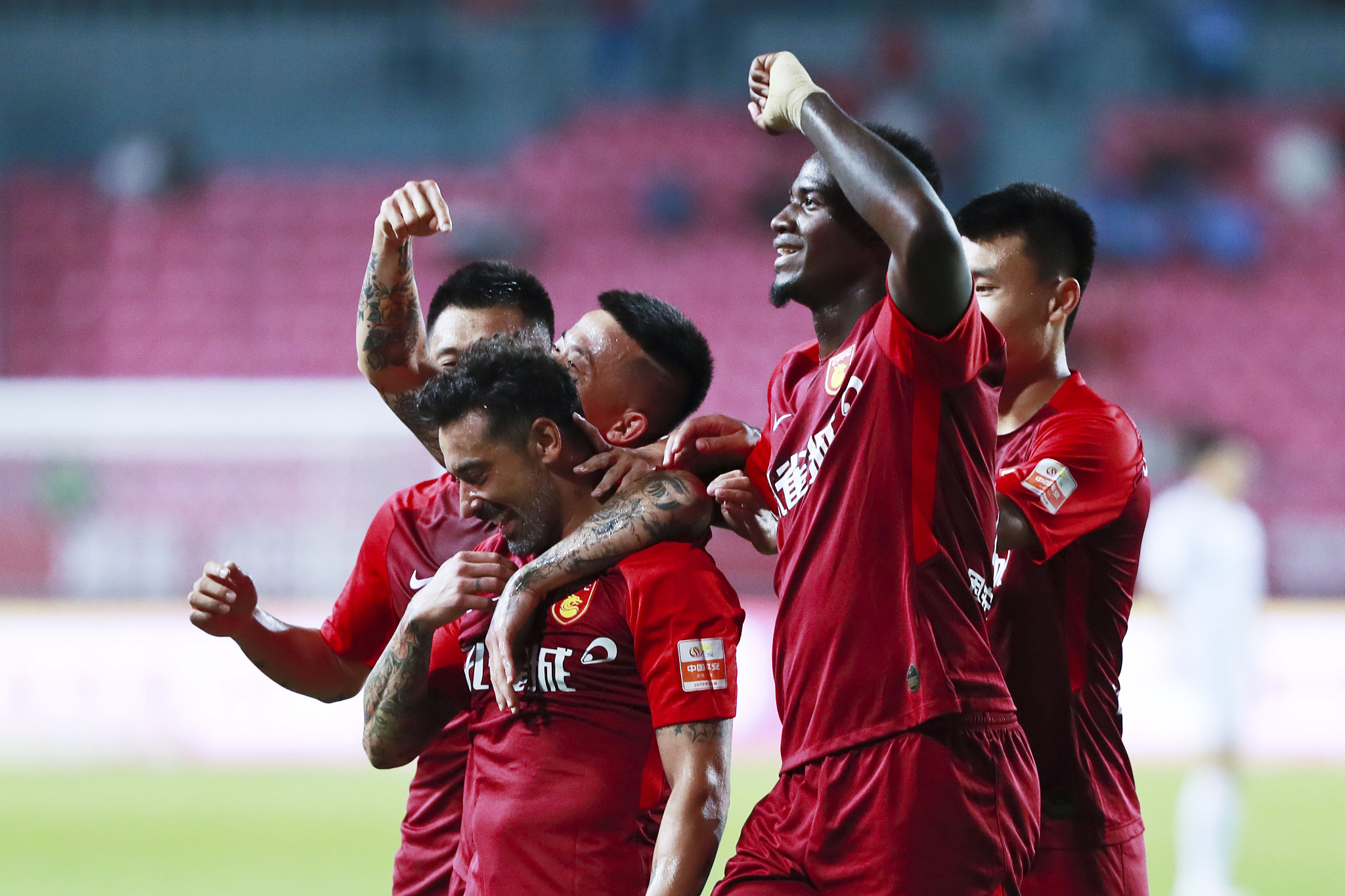 费迪南德：目前曼联阵中仅B费有机会在当年我们的球队里效力（费迪南德：如今这支曼联只有B费能进我们当年的阵容）