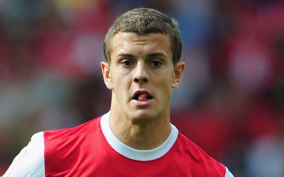 心急！斯玛特退防被朱利安·尚帕尼打成2+1 怒捶篮架（斯玛特退防心急遭朱利安·尚帕尼打成2+1，愤怒捶打篮架）