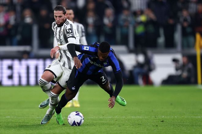 拜仁高层：南看台球迷燃放烟花破坏环境，欧足联肯定会做出处罚