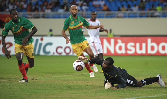 状态不俗！庞峥麟在CBA常规赛首秀贡献16分3篮板4助攻（庞峥麟CBA常规赛首秀表现抢眼：16分3篮板4助攻）