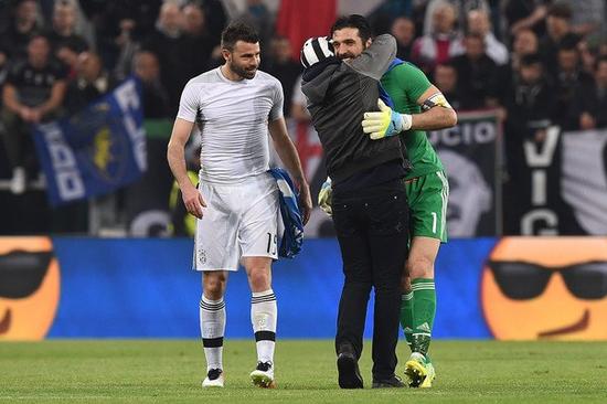 因长相帅气被盗用照片聊骚约炮，川超眉山队球员发声明辟谣