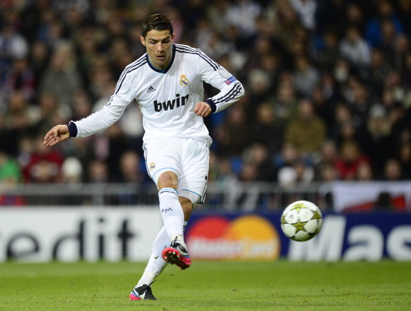 意甲第十四轮：阿莱格里的米兰在都灵争夺榜首（意甲第14轮：阿莱格里率米兰做客都灵冲击榜首）