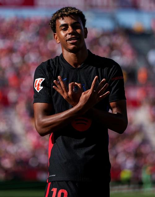 曼联错失良机，西汉姆联打击与英超联赛影响（曼联挥霍良机，西汉姆重击引发英超连锁反应）