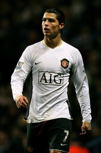 西甲第13轮观赛指南：巴萨重回诺坎普，皇马挑战埃尔切（西甲第13轮看点前瞻：巴萨重返诺坎普，皇马客场挑战埃尔切）