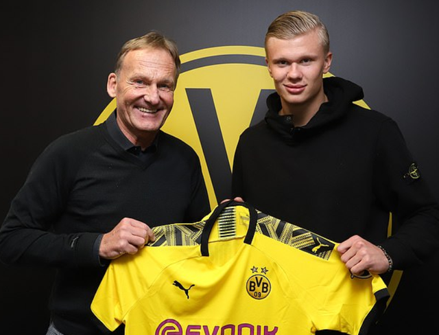 阿努诺比半场发挥神勇，10投8中得分20分（阿努诺比半场火力全开，10投8中砍下20分）