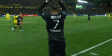 卡鲁索：7尺文班和所有人都是错位（卡鲁索：身高七尺的文班对任何防守者都是错位）